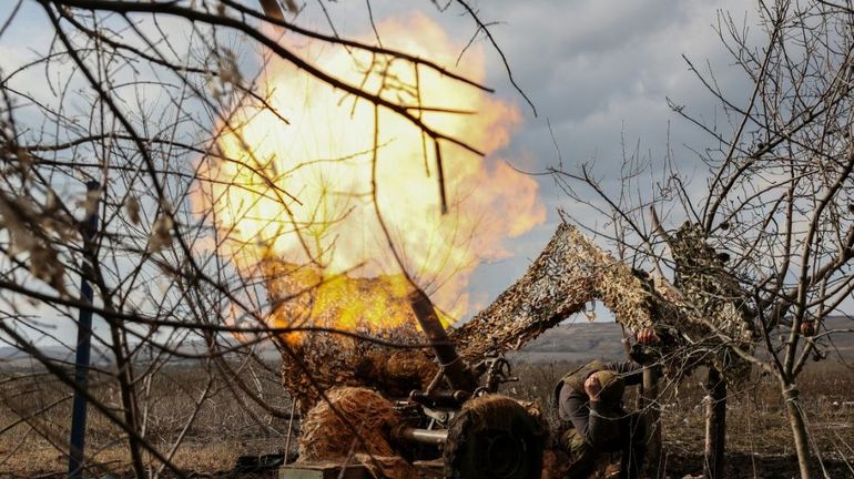 Guerre en Ukraine : l'armée ukrainienne face aux tentatives des Russes d'encercler Bakhmout