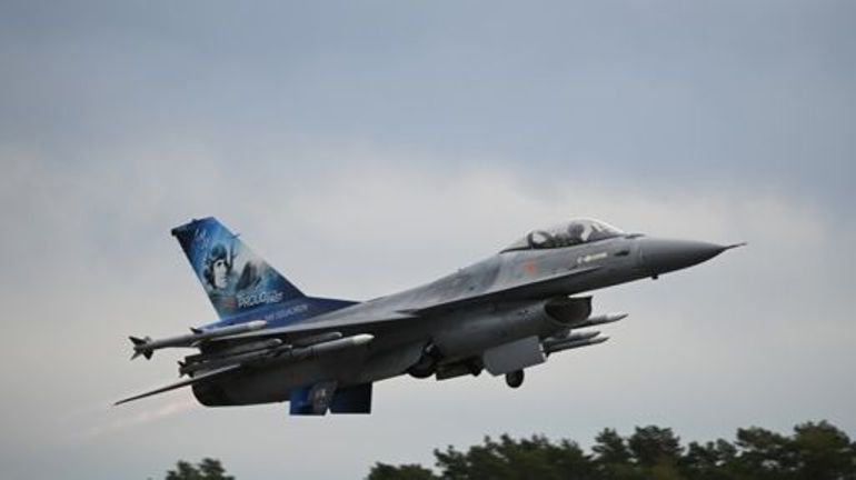 Guerre en Ukraine : la Belgique participera à la formation de pilotes à la maîtrise d'avions de combats F-16