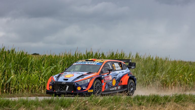 Direct vidéo et commenté - Rallye d'Ypres : Neuville en tête, Rovanpera autorisé à repartir
