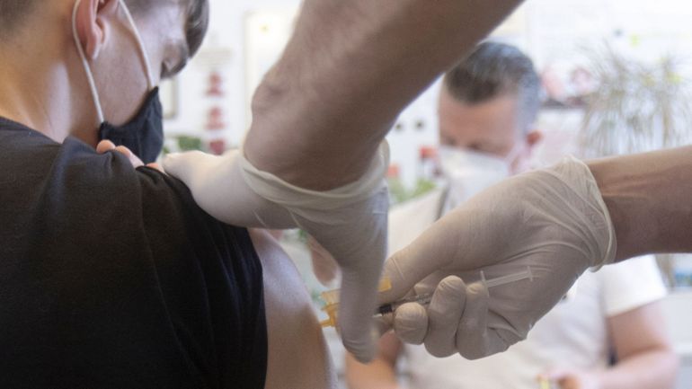 Vaccination en Belgique : le taux du personnel vacciné pourra être connu des entreprises