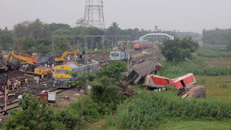 Accident de train en Inde : le bilan humain de la catastrophe ferroviaire est revu à la baisse, le trafic a repris