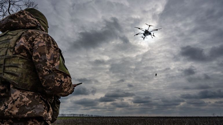 Invasion de l'Ukraine : Kiev affirme avoir frappé un aérodrome russe et un dépôt pétrolier