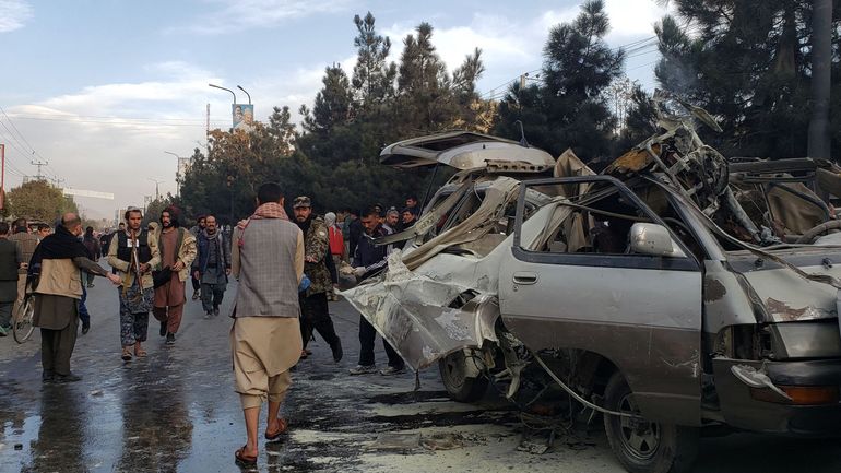 Afghanistan : au moins deux morts dans l'explosion d'un minibus à Kaboul, revendiquée par le groupe Etat islamique