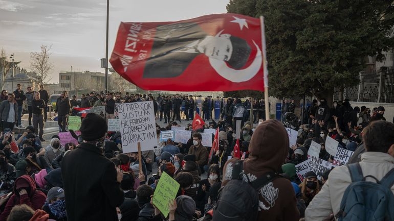 Turquie : la BBC dénonce l'expulsion d'un de ses journalistes par les autorités turques, la contestation continue