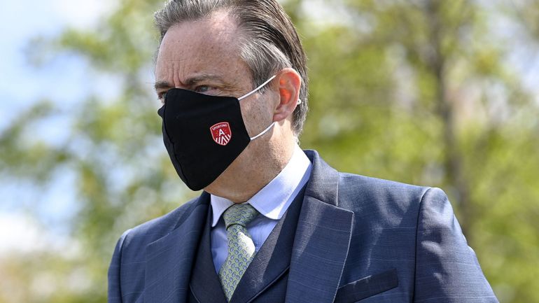 Attaque du journaliste à Amsterdam : Bart De Wever appelle à renforcer la lutte contre la mafia de la drogue