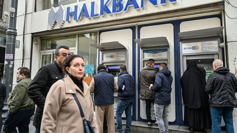 Les trois banques publiques turques vont renoncer au système russe de paiement Mir