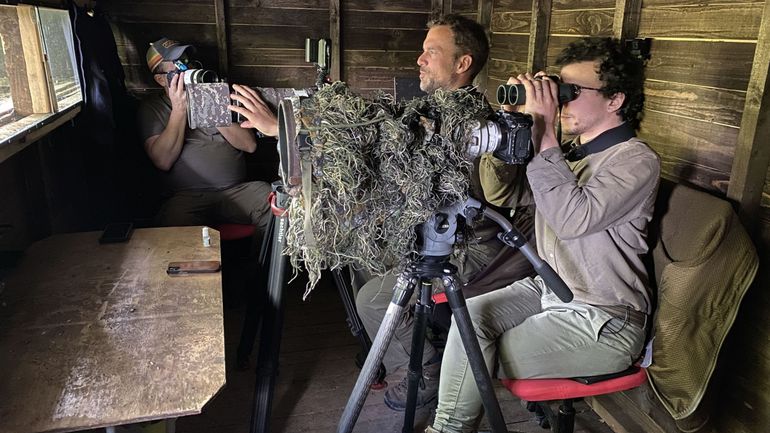 Tournage de " Notre Jardin Extraordinaire : Les secrets du photographe animalier ". Tanguy Dumortier et Michel d’Oultremont.