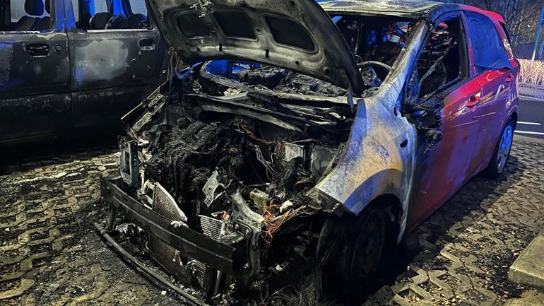 La voiture d'un membre du personnel incendiée sur le parking de la prison de Haren