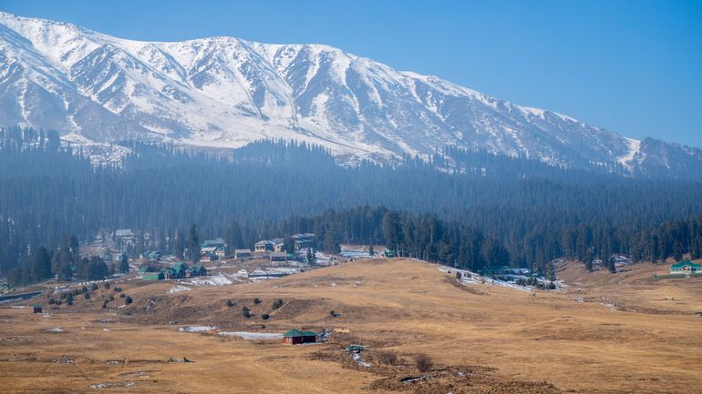Dans l'Himalaya, une station de ski attend désespérément la neige