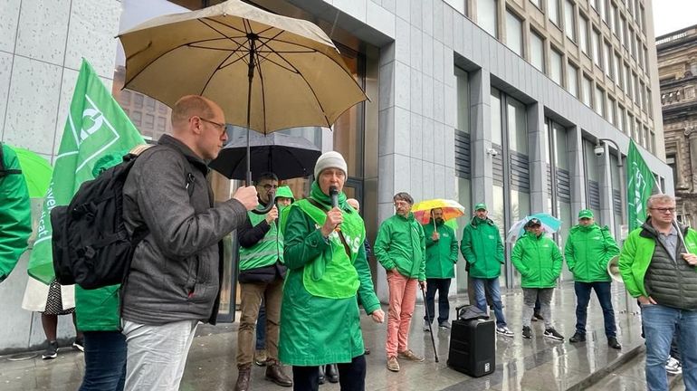 Delhaize : des membres du personnel au siège de l'entreprise aux Pays-Bas, rassemblement de la CNE pour défendre le droit de grève