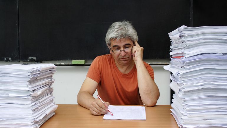 Faire plus travailler les professeurs du secondaire en Fédération Wallonie-Bruxelles : une mesure réaliste ?