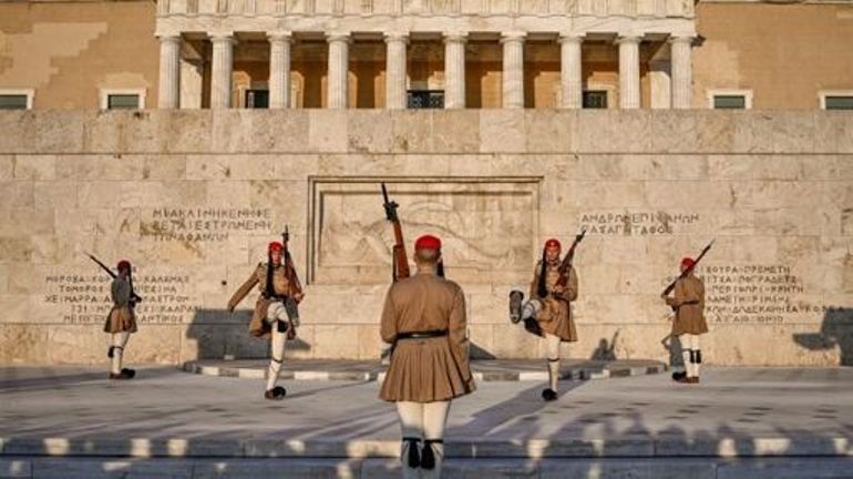Grèce : la droite de Mitsotakis largement en tête des élections législatives