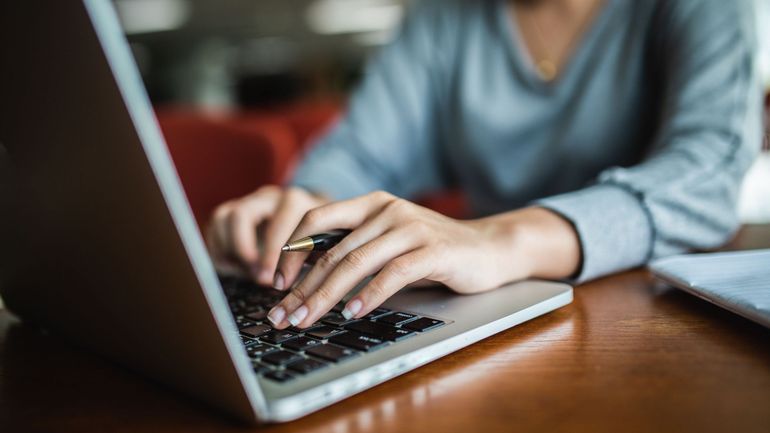 Quatre Belges sur dix n'utilisent jamais l'intelligence artificielle dans leur travail