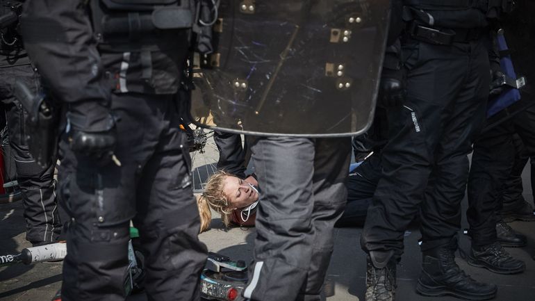 Plus de 120.000 blessés par des policiers lors de manifestations depuis 2015 dans le monde