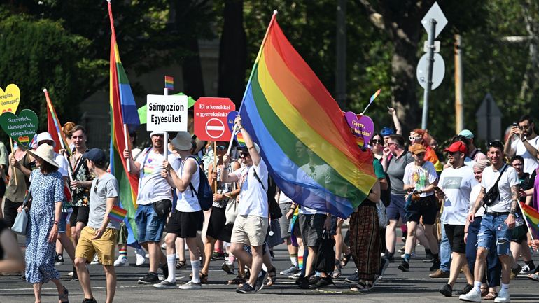 Hongrie : le parlement adopte une loi pour interdire la Marche des fiertés