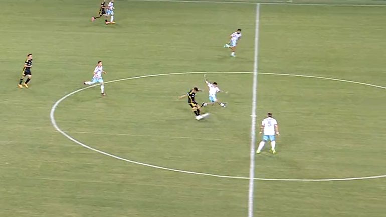 But de l'année en MLS : frappe du milieu de terrain, pour la victoire... et dans les arrêts de jeu !