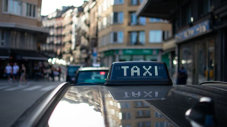 Uber en Wallonie depuis ce 1er décembre : quelles répercussions pour les clients et les taxis ?