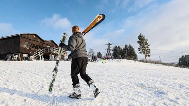 Ski en Belgique : sept centres de sports d'hiver sont partiellement ouverts ce samedi dans les Cantons de l'Est