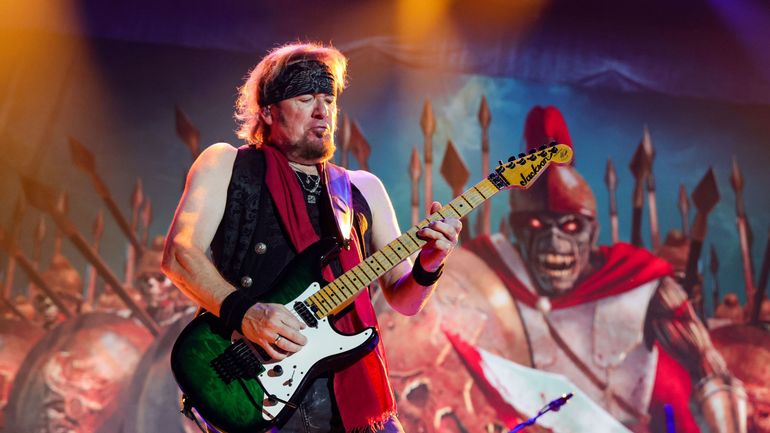 Le guitariste d'Iron Maiden joue avec le bassiste de Tool au mariage de sa fille
