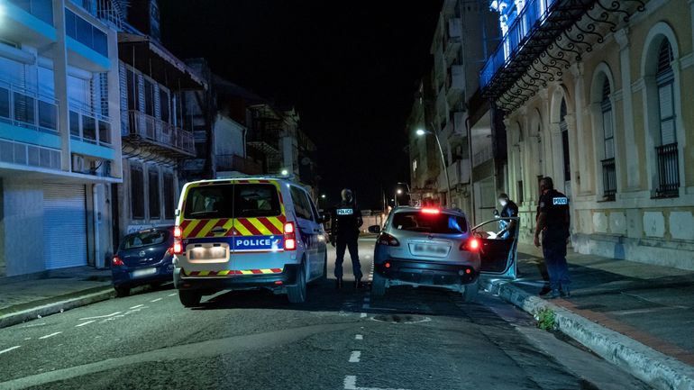 Guadeloupe : des tirs contre les policiers, selon le ministre français des l'Outre-mers