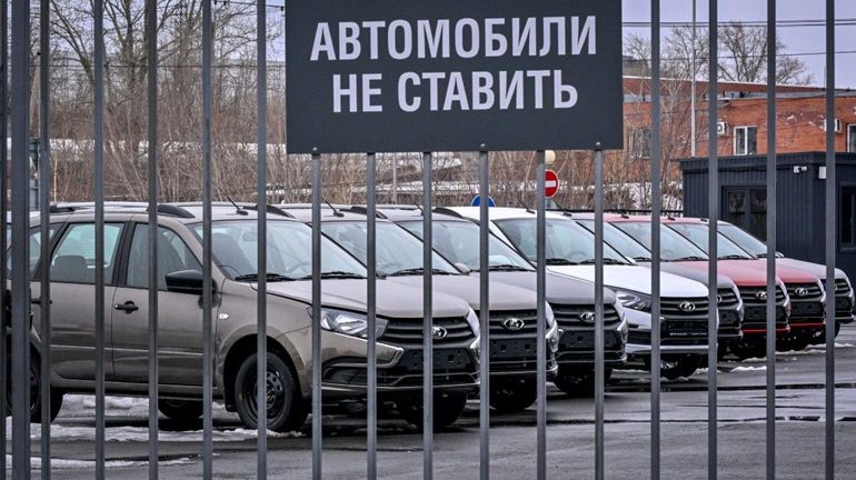 Guerre en Ukraine : face aux sanctions, la ville-usine de Lada est au bord du gouffre