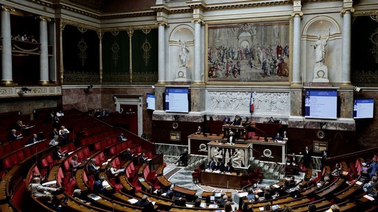 Fin de vie : en France, l'Assemblée approuve la création d'une aide à mourir très encadrée