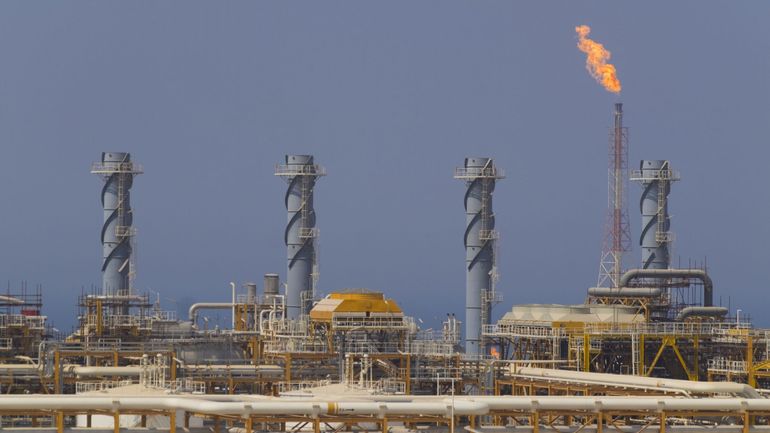 Huit pays de l'Opep+ annoncent une nouvelle accélération de la production de pétrole, les prix pourraient encore baisser à la pompe