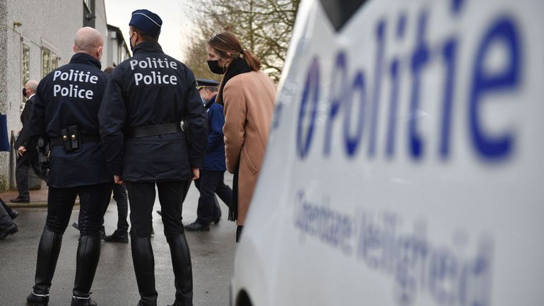 Ixelles : le suspect d'un vol interpellé après s'être retrouvé coincé sur un portail