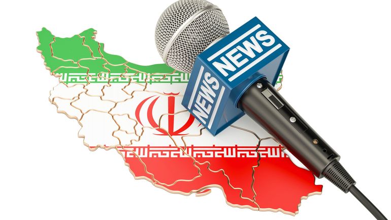 L'assaillant de Salman Rushdie félicité par la presse conservatrice en Iran