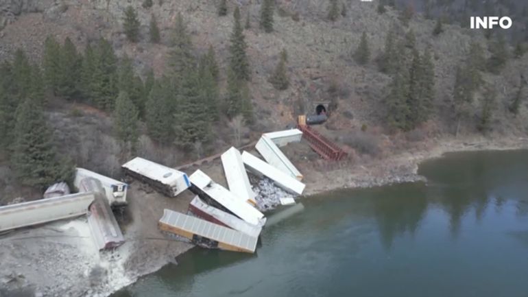 Etats-Unis : déraillement spectaculaire d'un train dans le Montana