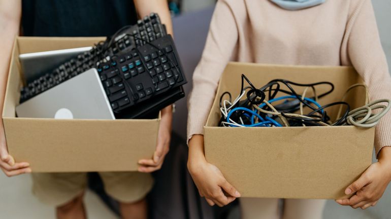 Des dizaines de millions d'appareils électriques et électroniques inutilisés sont oubliés dans nos tiroirs : pourquoi ne sont-ils pas recyclés ?