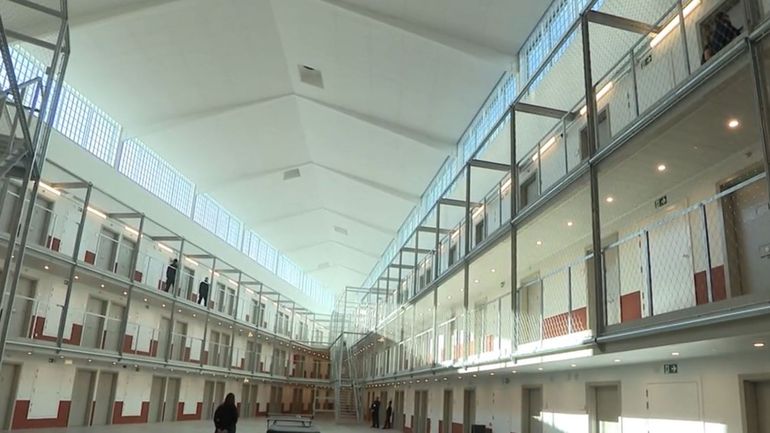 Une centaine de jeunes Flamands en immersion volontaire dans la future prison de Termonde