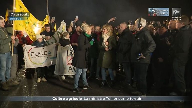 La ministre wallonne de l’Environnement Céline Tellier face aux agriculteurs dans une ambiance tendue : "On doit pouvoir entendre la colère"