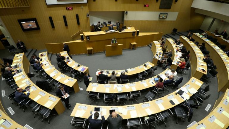 Le Parlement bruxellois décide de retenir 5% de l'indemnité des députés face à la situation budgétaire 