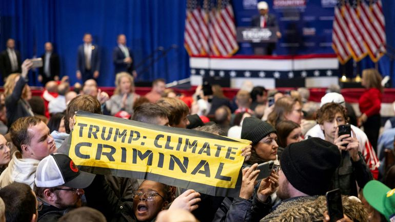 Etats-Unis : un meeting de Donald Trump dans l'Iowa perturbé par des militants de la cause climatique