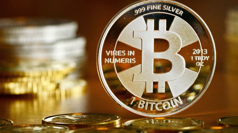 Après son ascension l'an dernier, le bitcoin chute et passe sous la barre des 42.000 dollars