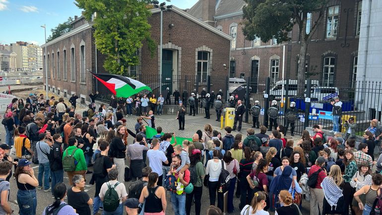 Soirée d’hommage à Jean Gol : 400 manifestants devant l’ULiège, Georges-Louis Bouchez a pu entrer dans le bâtiment