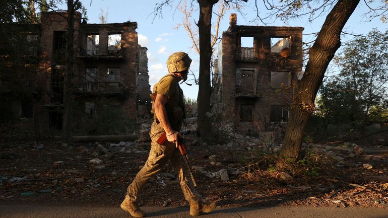 Guerre en Ukraine : Moscou poursuit sa lente avancée dans le Donbass et revendique la prise d'un nouveau village