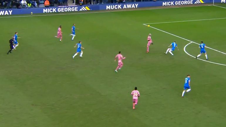 Déjà un candidat au prix Puskas ? L’enchaînement contrôle-volée délicieusement audacieux de Patrick Bamford