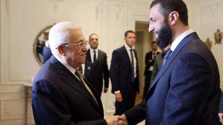 Au Caire, le président syrien par intérim appelle à faire pression sur Israël pour un retrait des troupes de son pays