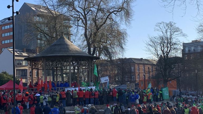 Charleroi : un petit millier d'enseignants manifestent contre plusieurs réformes