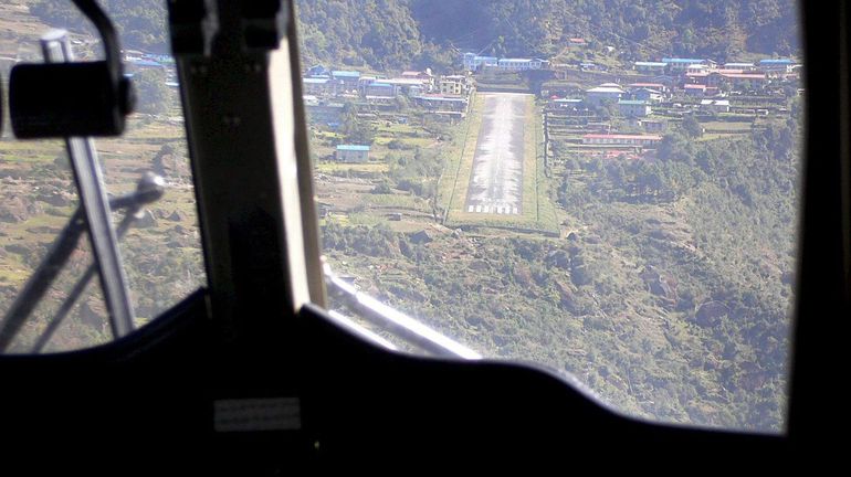 Népal : un avion avec 72 personnes à bord s'écrase