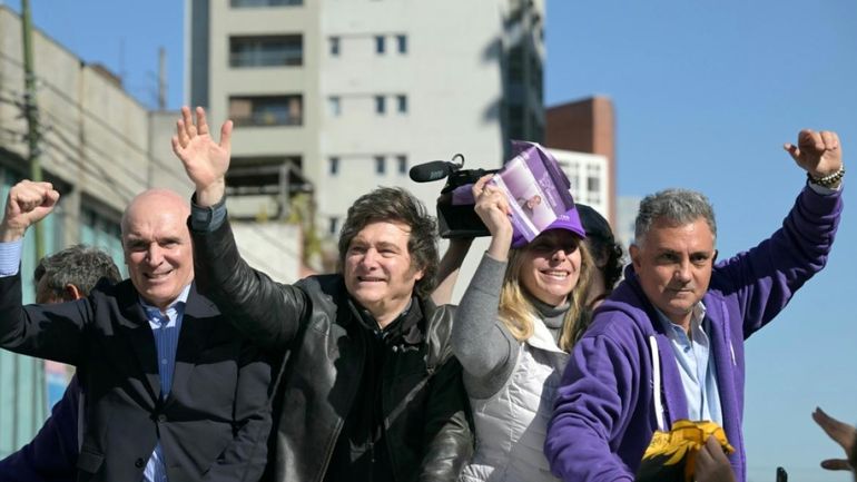 Argentine : des projectiles lancés en direction du président Milei exfiltré et indemne