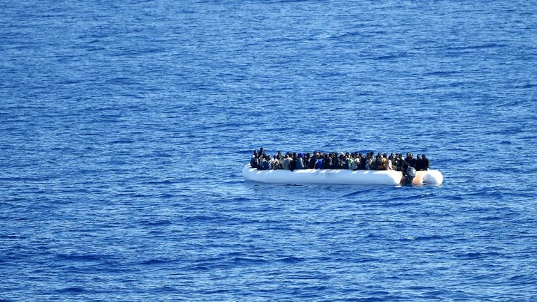 Sénégal: opérations de recherche de la marine après le naufrage d'environ 60 migrants