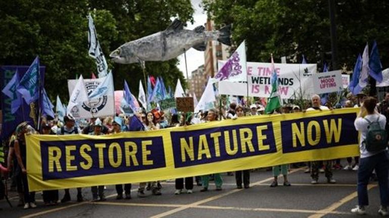 A Londres, des milliers de personnes marchent pour la protection de la nature et le climat