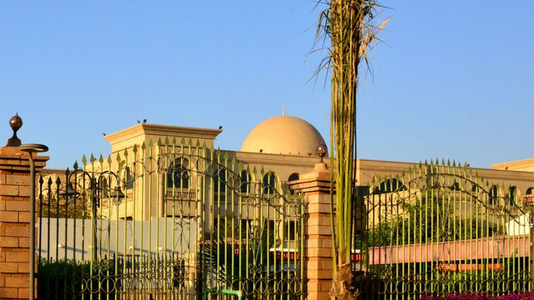 Soudan : le palais présidentiel de Khartoum bombardé par des paramilitaires, a indiqué une source de l'armée