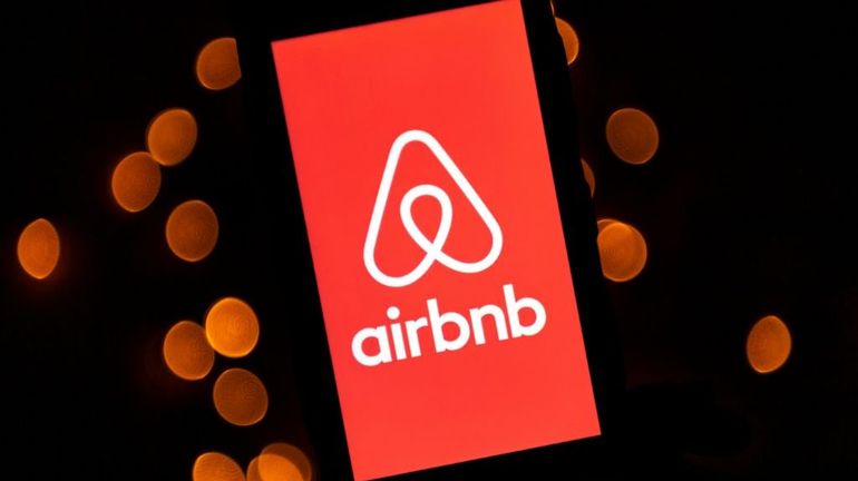 Coronavirus en France : Airbnb a bloqué les réservations de 240.000 personnes pour éviter des fêtes clandestines