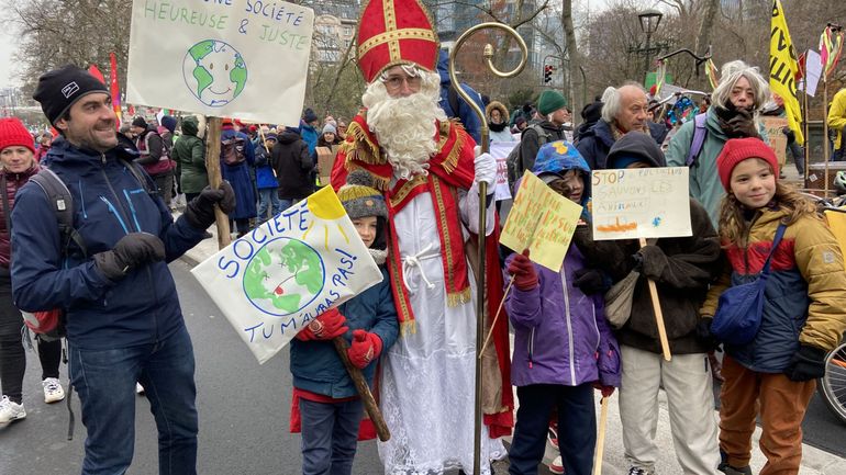 COP28 : des milliers de personnes marchent pour le climat ce dimanche à Bruxelles