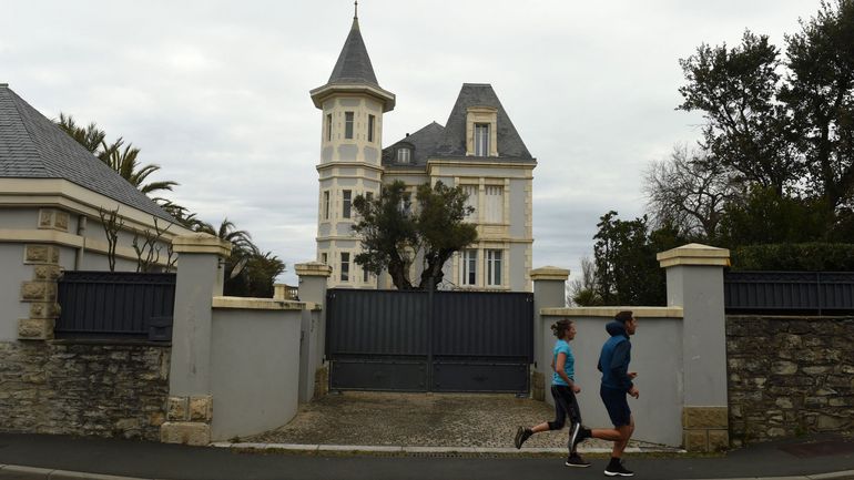 Guerre en Ukraine : deux hommes arrêtés en France après une incursion dans la villa d'un proche de Poutine