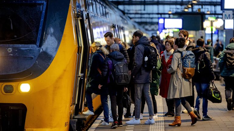 Le nouveau train devant relier Bruxelles à Amsterdam embarque ses premiers voyageurs